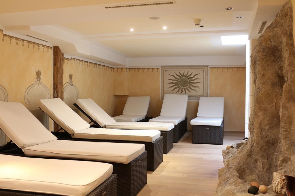 נאודרס Alpenhotel Regina מראה חיצוני תמונה