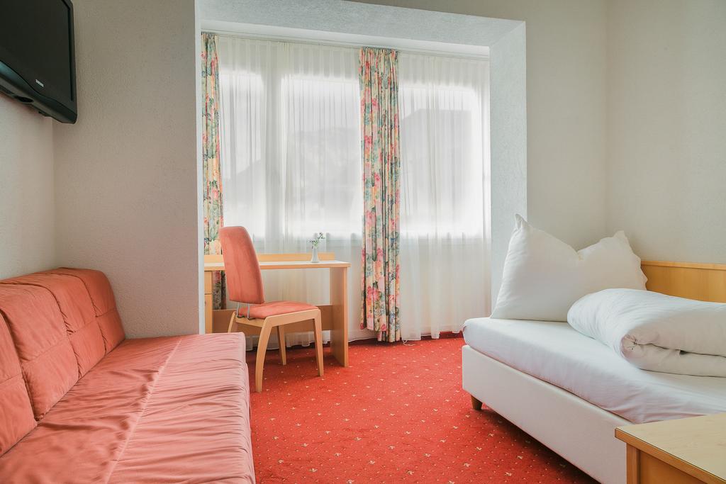נאודרס Alpenhotel Regina מראה חיצוני תמונה
