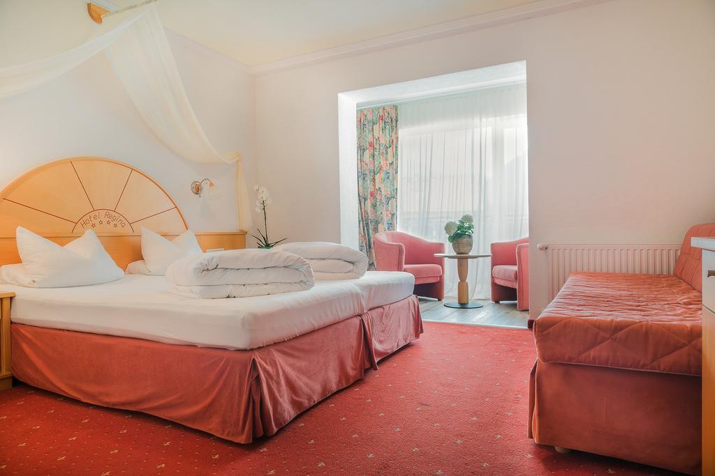 נאודרס Alpenhotel Regina מראה חיצוני תמונה