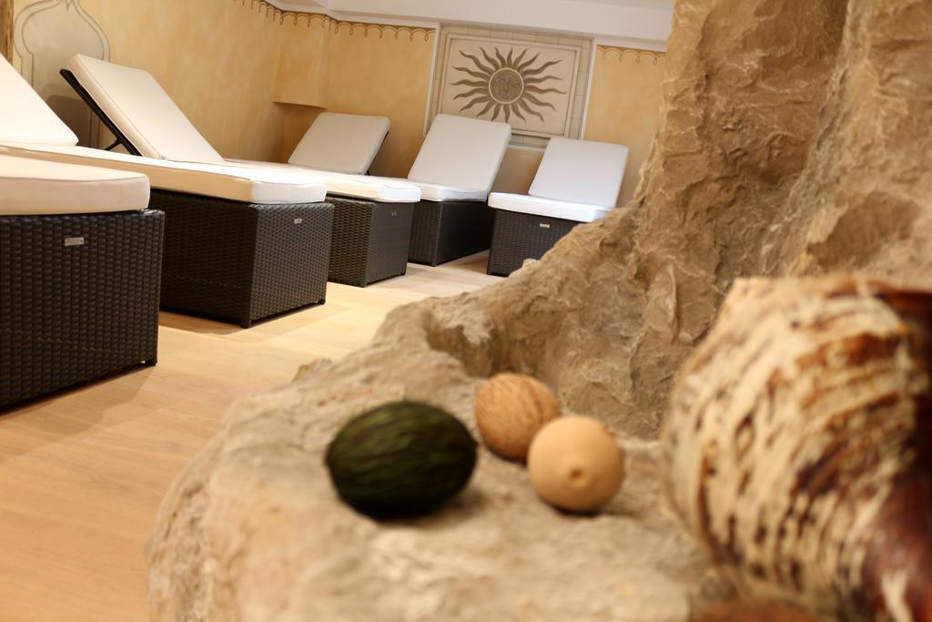 נאודרס Alpenhotel Regina מראה חיצוני תמונה